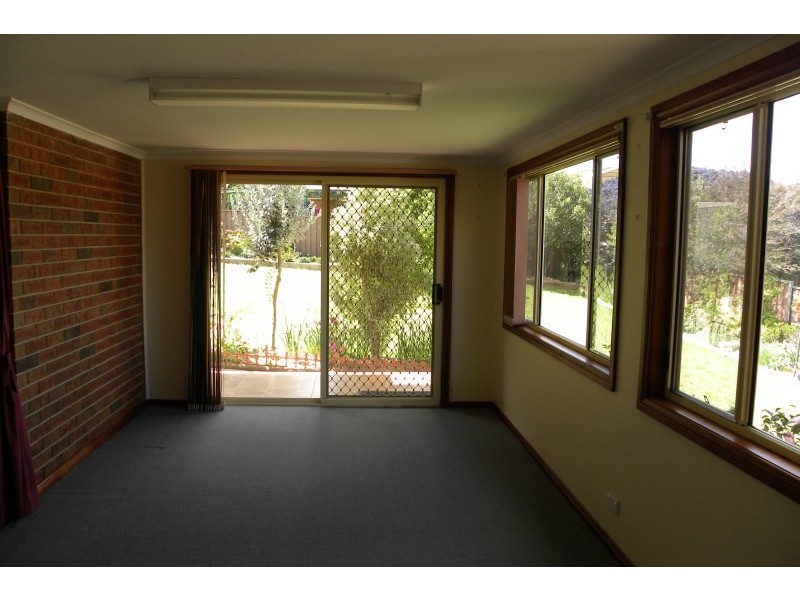 27 Mcnarry Place, Young NSW 2594
