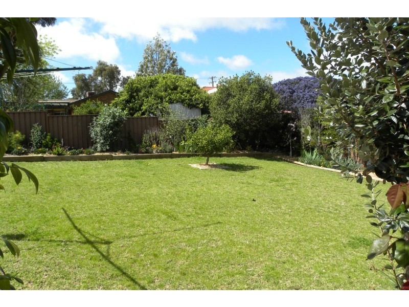 27 Mcnarry Place, Young NSW 2594