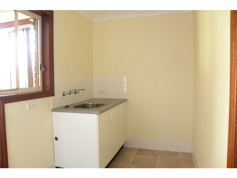 27 Mcnarry Place, Young NSW 2594