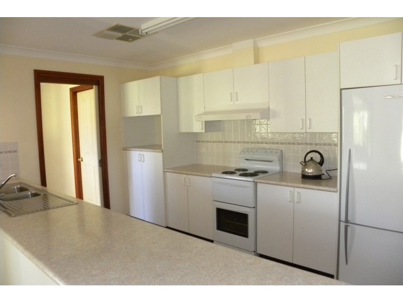 27 Mcnarry Place, Young NSW 2594