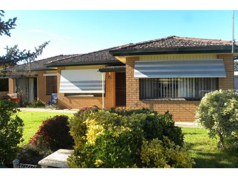 16 Clarke Street, Young NSW 2594