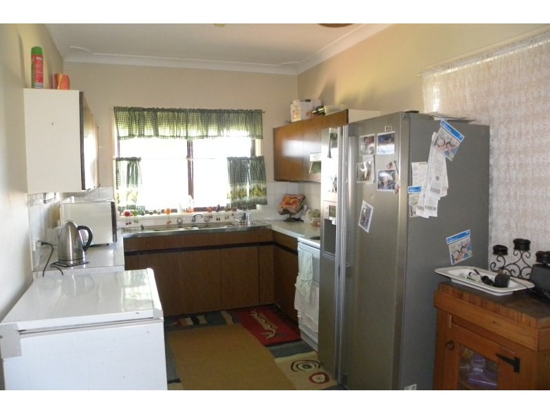 16 Clarke Street, Young NSW 2594