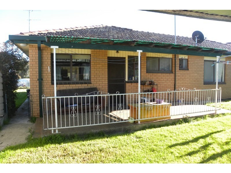 16 Clarke Street, Young NSW 2594