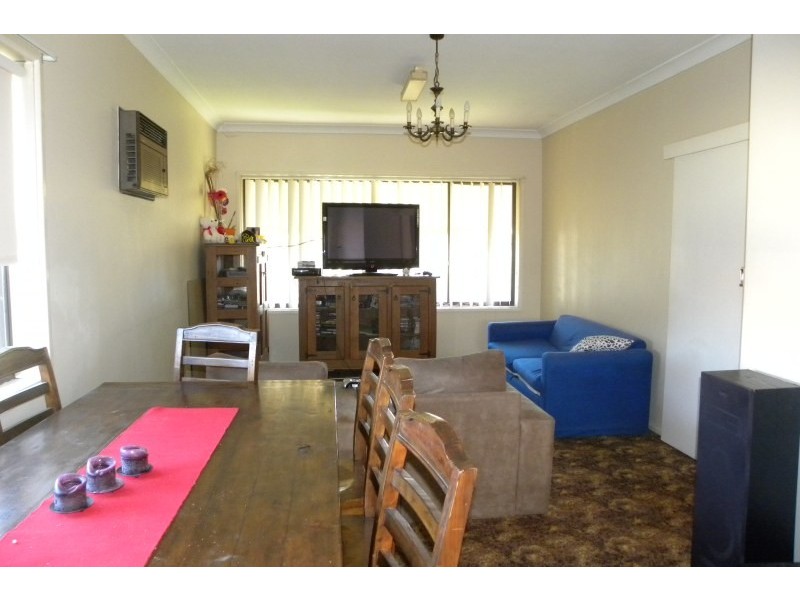 16 Clarke Street, Young NSW 2594