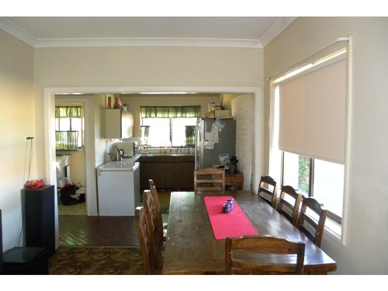 16 Clarke Street, Young NSW 2594