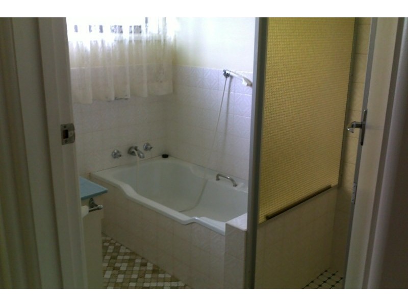 16 Clarke Street, Young NSW 2594