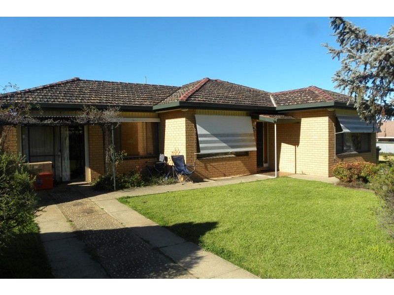 16 Clarke Street, Young NSW 2594