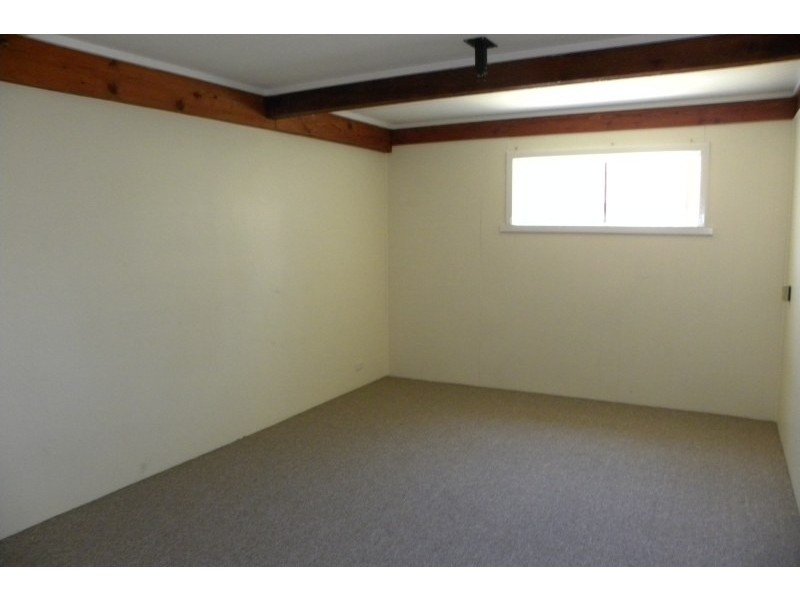 19 Hardy Avenue, Young NSW 2594