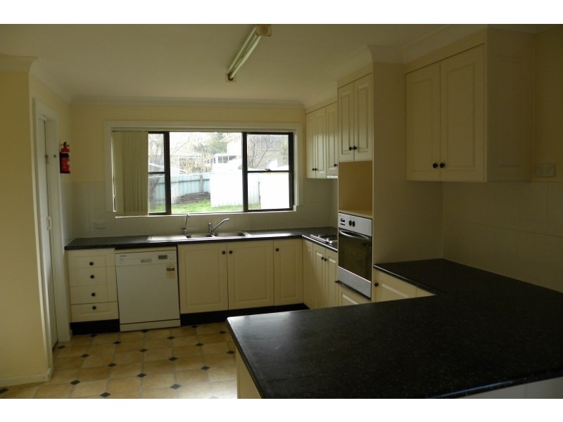 19 Hardy Avenue, Young NSW 2594