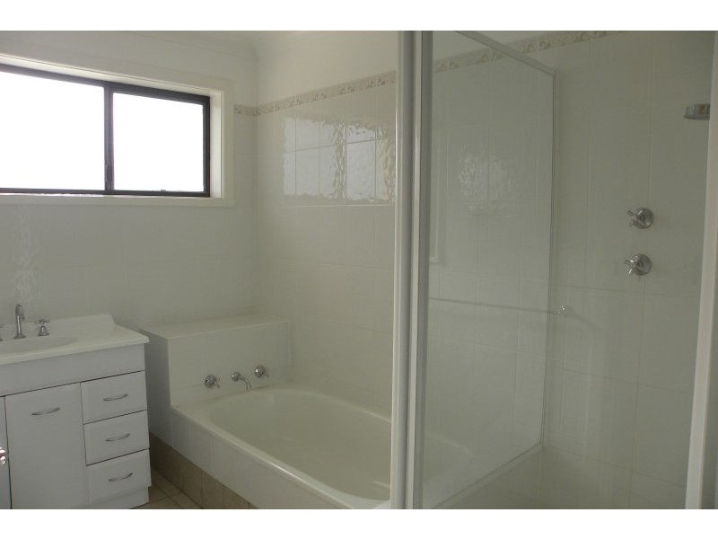 19 Hardy Avenue, Young NSW 2594