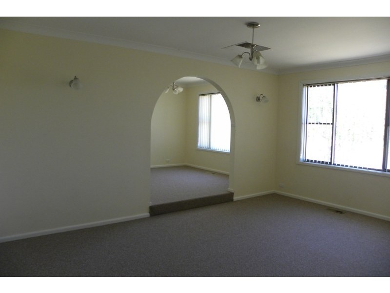 19 Hardy Avenue, Young NSW 2594