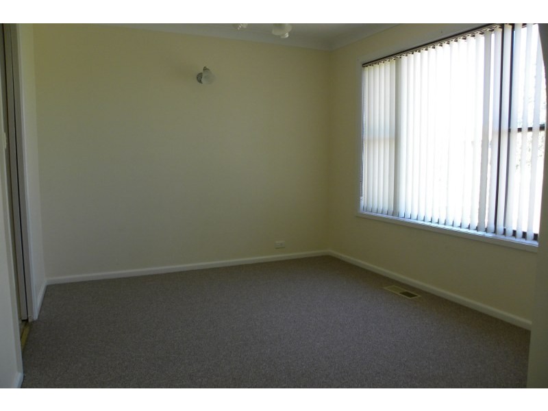 19 Hardy Avenue, Young NSW 2594