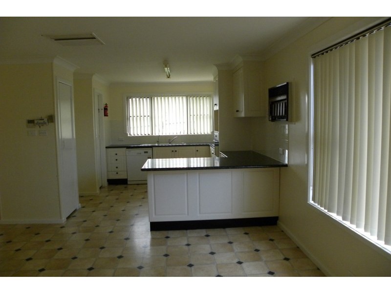 19 Hardy Avenue, Young NSW 2594