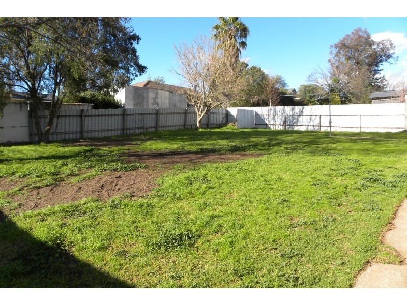 19 Hardy Avenue, Young NSW 2594