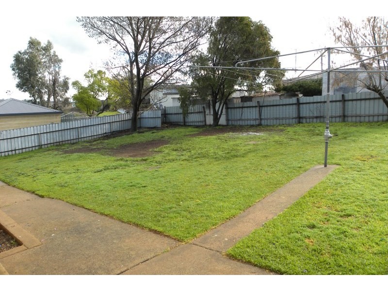 19 Hardy Avenue, Young NSW 2594