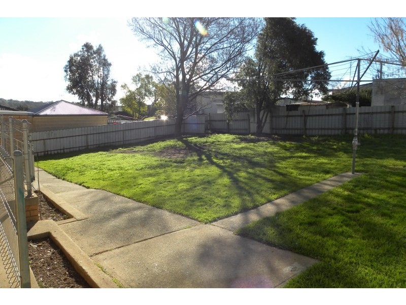 19 Hardy Avenue, Young NSW 2594