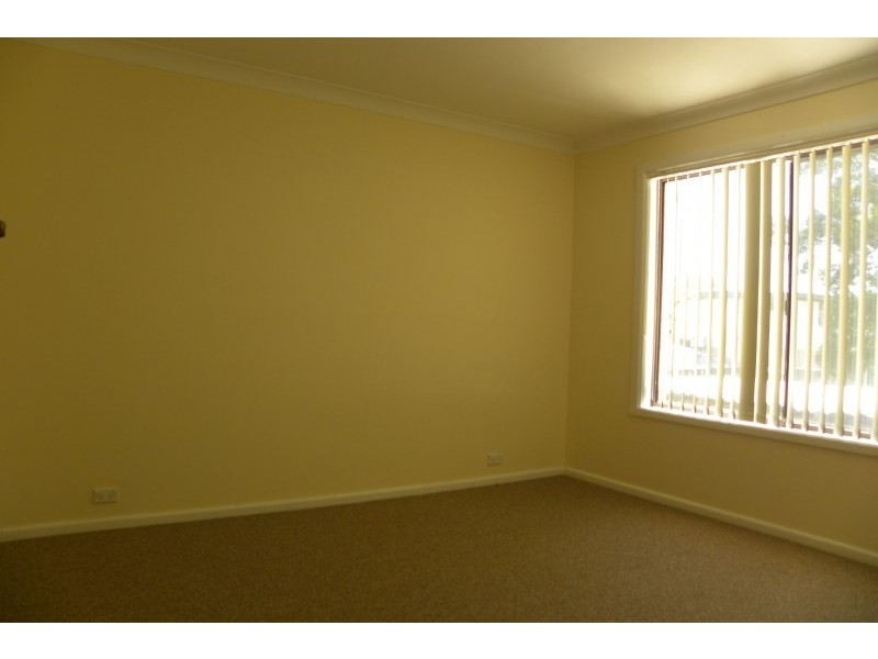 19 Hardy Avenue, Young NSW 2594