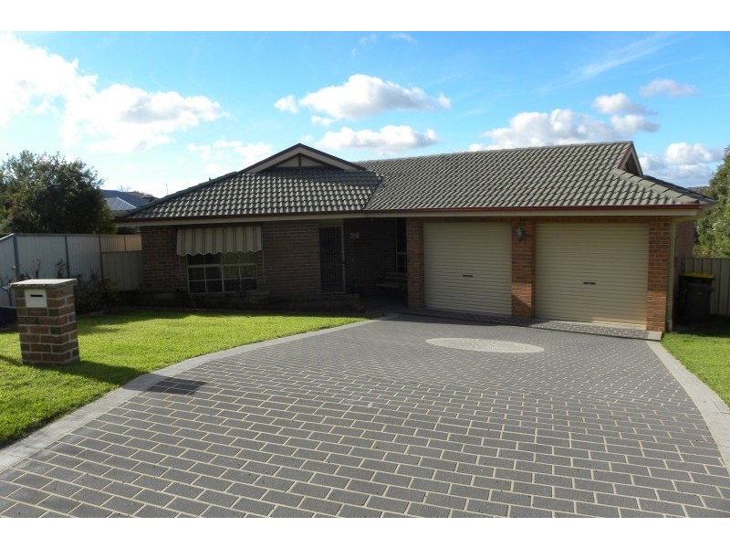 4 Mathew Street, Young NSW 2594