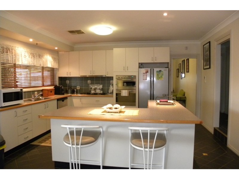 4 Mathew Street, Young NSW 2594