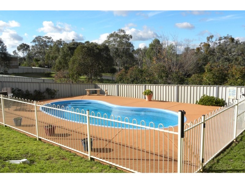 4 Mathew Street, Young NSW 2594