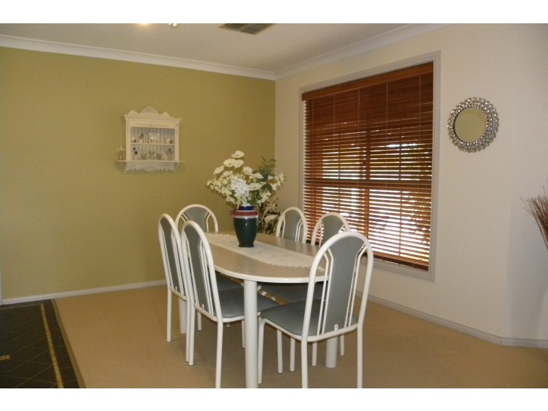 4 Mathew Street, Young NSW 2594