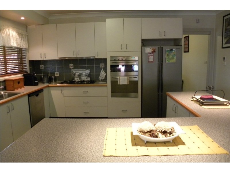 4 Mathew Street, Young NSW 2594