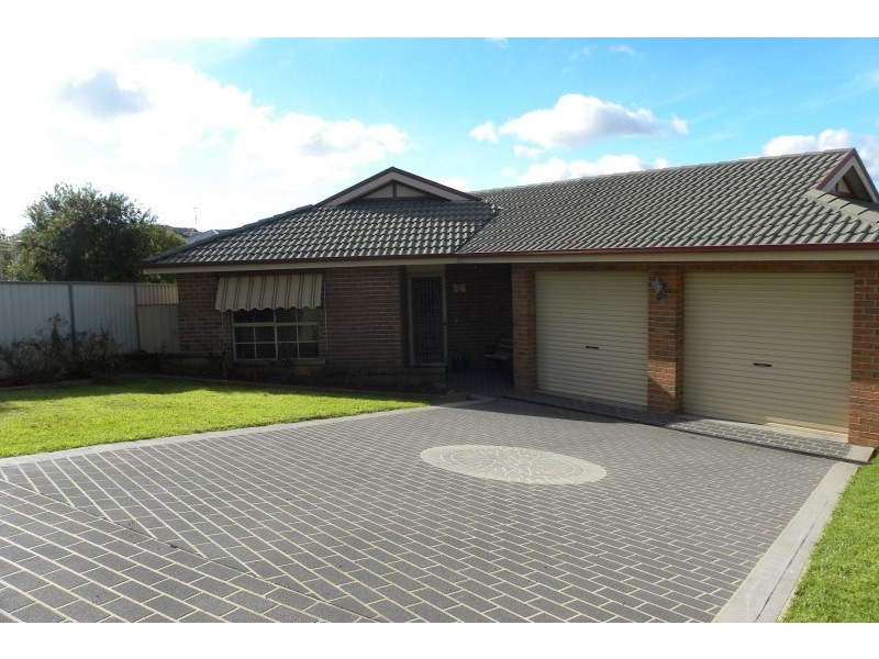 4 Mathew Street, Young NSW 2594