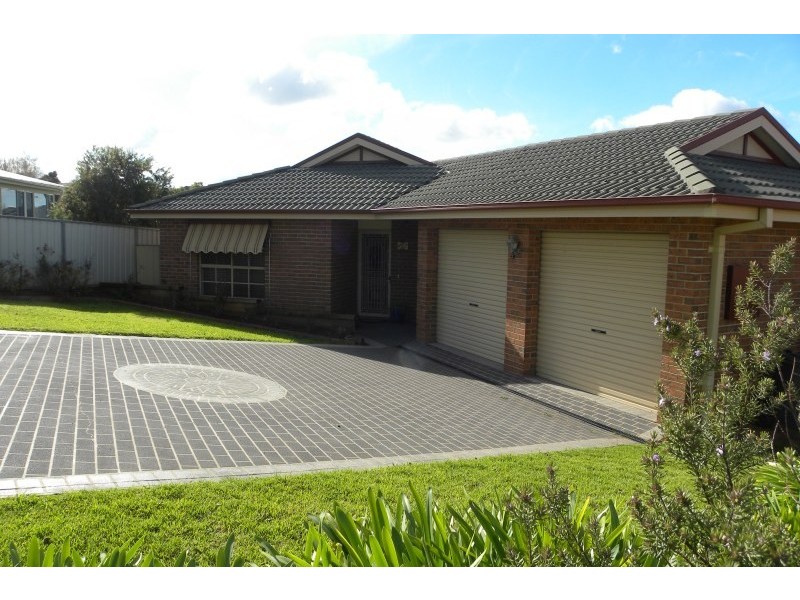 4 Mathew Street, Young NSW 2594