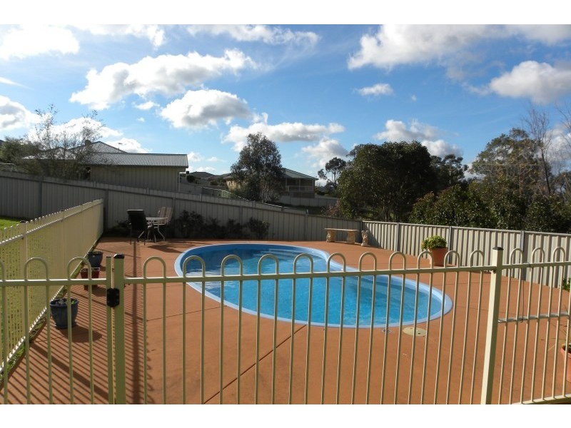 4 Mathew Street, Young NSW 2594