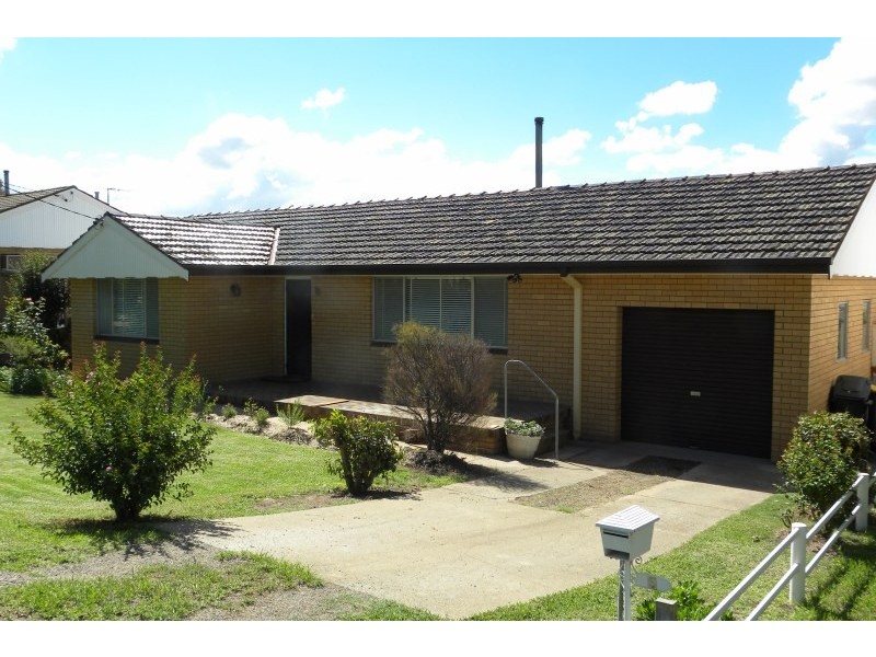 5 Memagong Street, Young NSW 2594