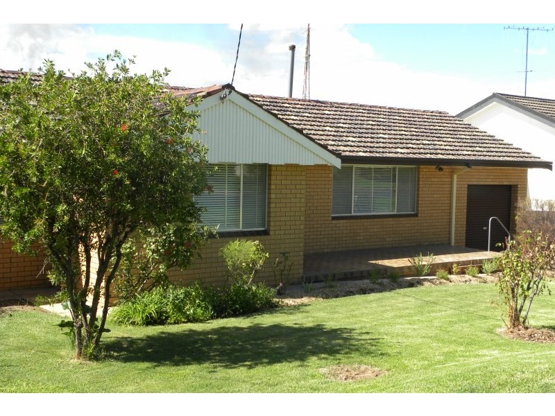 5 Memagong Street, Young NSW 2594