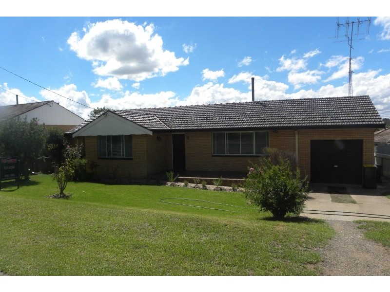 5 Memagong Street, Young NSW 2594
