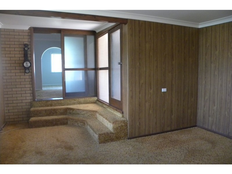 5 Memagong Street, Young NSW 2594