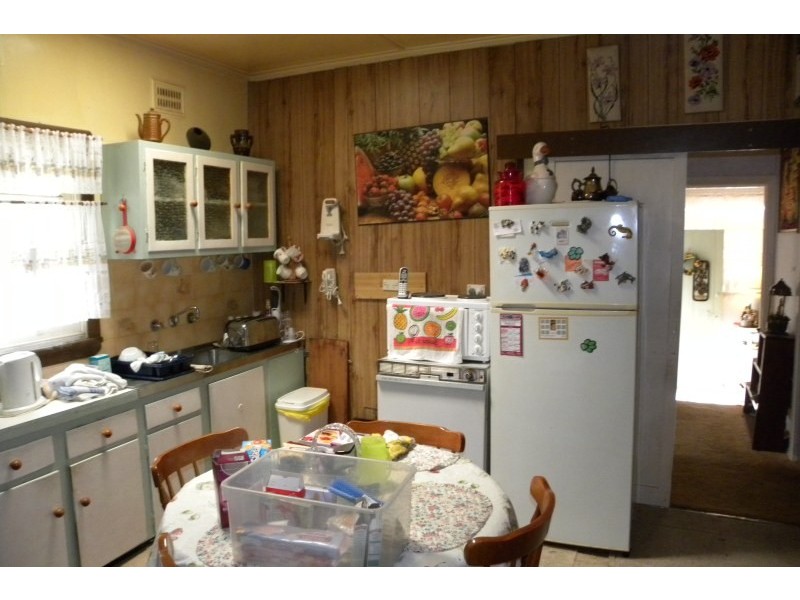 50 Murringo Street, Young NSW 2594