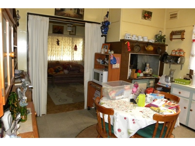 50 Murringo Street, Young NSW 2594