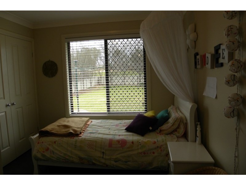 11  Mathew Crescent, Young NSW 2594