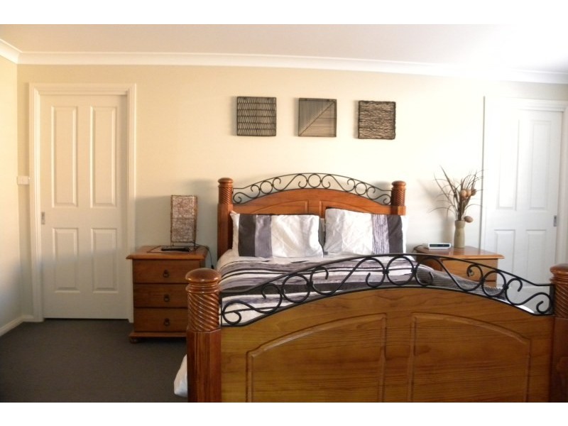 11  Mathew Crescent, Young NSW 2594