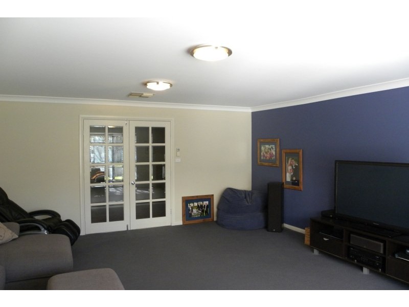 11  Mathew Crescent, Young NSW 2594