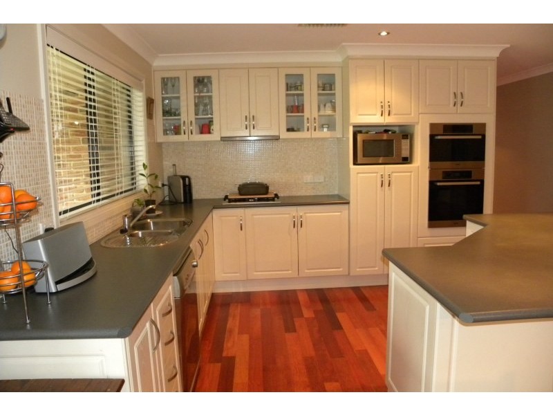 11  Mathew Crescent, Young NSW 2594