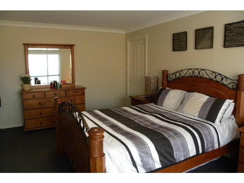 11  Mathew Crescent, Young NSW 2594