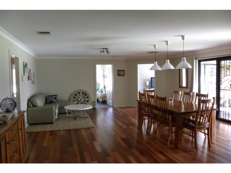 11  Mathew Crescent, Young NSW 2594