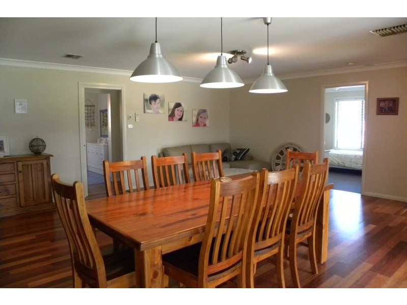 11  Mathew Crescent, Young NSW 2594