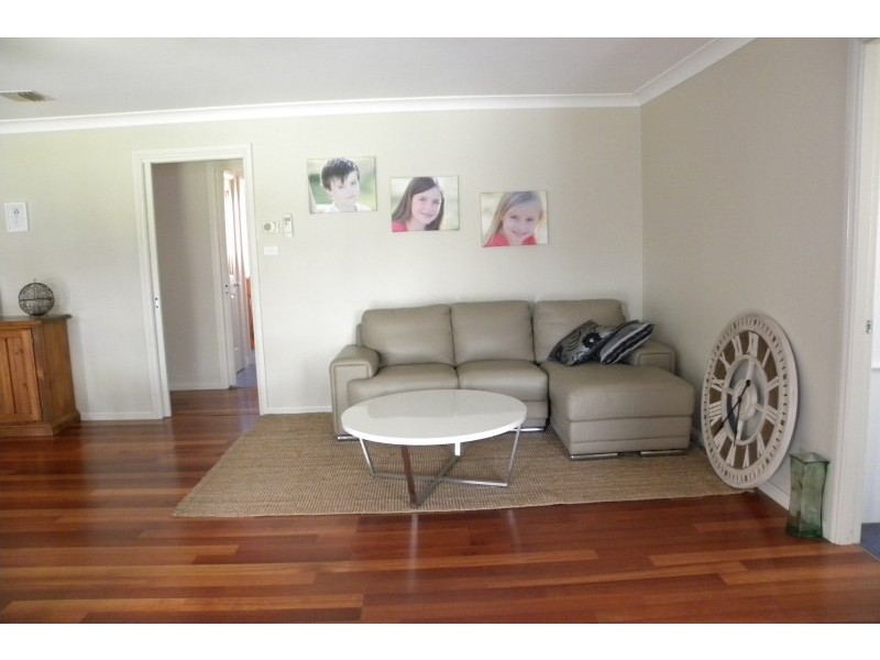 11  Mathew Crescent, Young NSW 2594