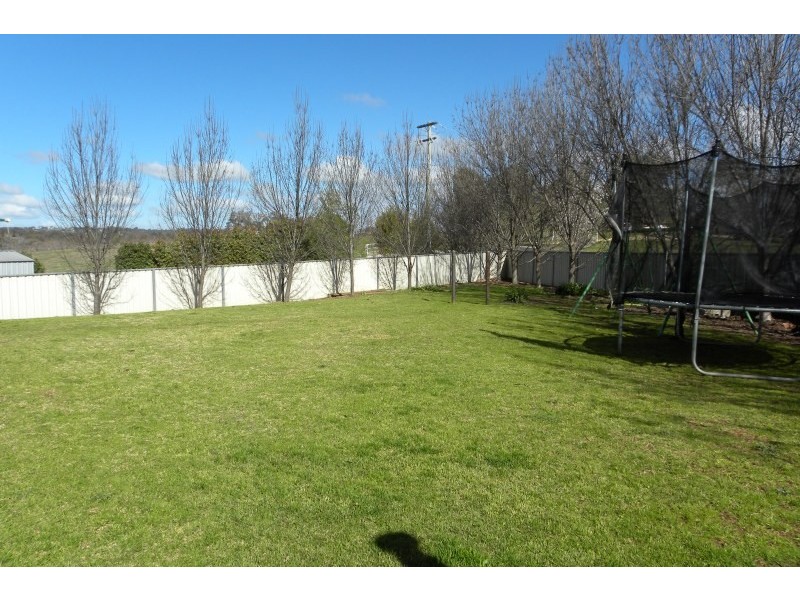 11  Mathew Crescent, Young NSW 2594