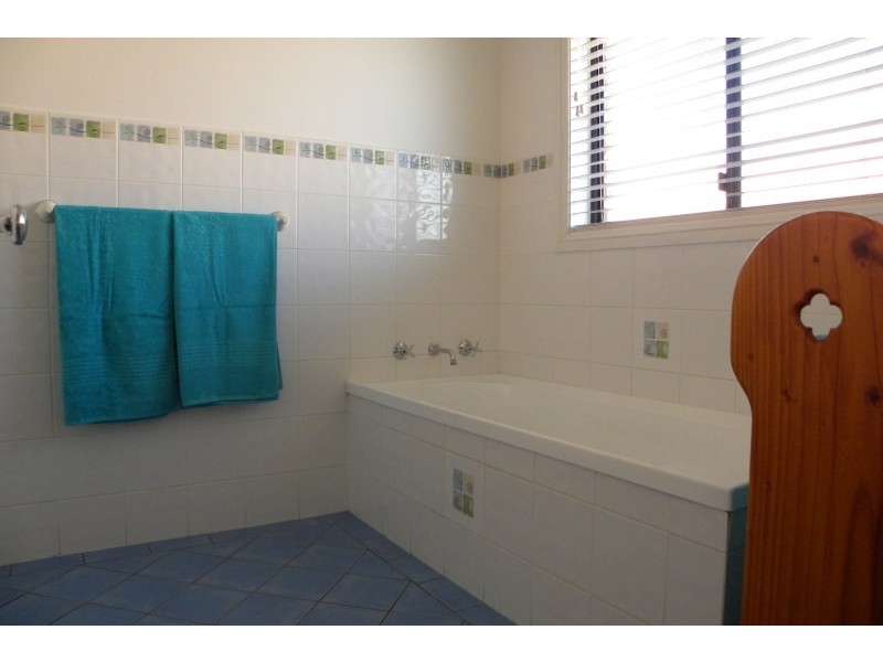 11  Mathew Crescent, Young NSW 2594