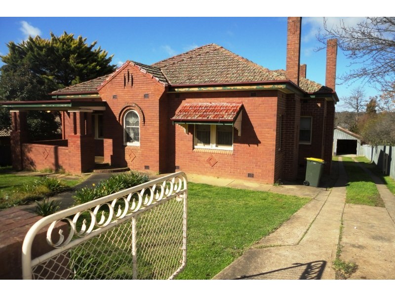 8 Campbell Street, Young NSW 2594