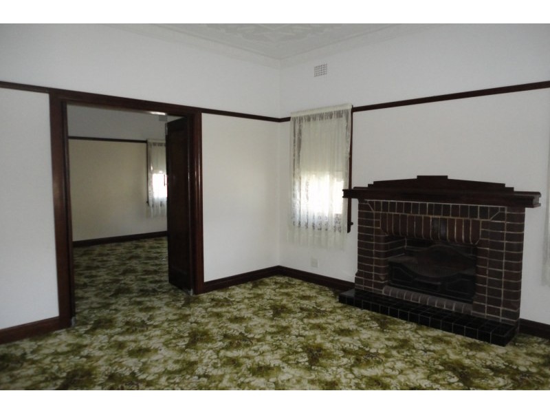 8 Campbell Street, Young NSW 2594