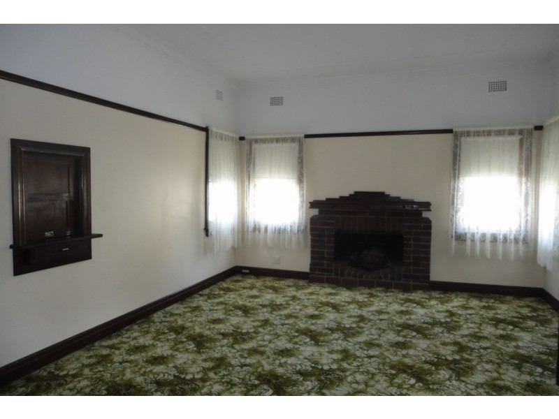 8 Campbell Street, Young NSW 2594