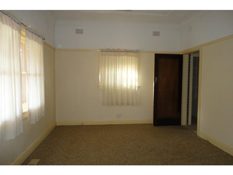 8 Campbell Street, Young NSW 2594