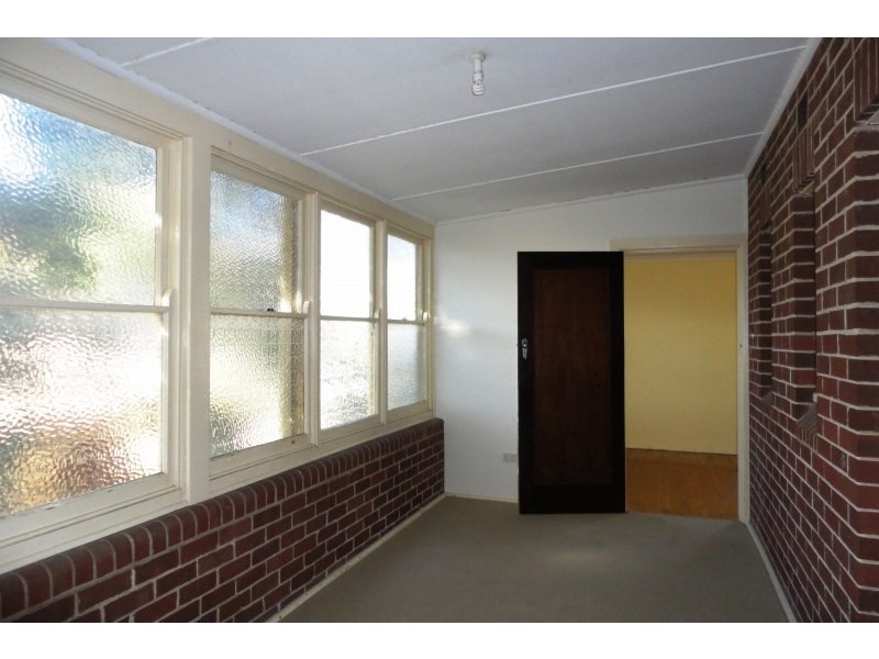 8 Campbell Street, Young NSW 2594